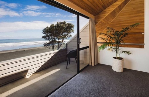 Oakura House | Beachfront Oakura - steps from stunning beach