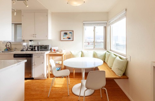 Pacifica House | Beachfront Ocean Views 20 Mins to SF!