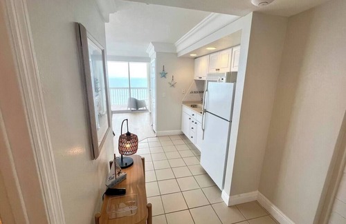 Ortona Park Apartment | Beachfront & Oceanfront Views – Private Balcony