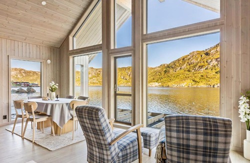 Vestvagøy Ski Chalet | Beachfront Paradise Lofoten