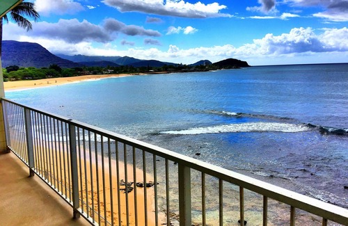 Makaha Condo | Beachfront Paradise