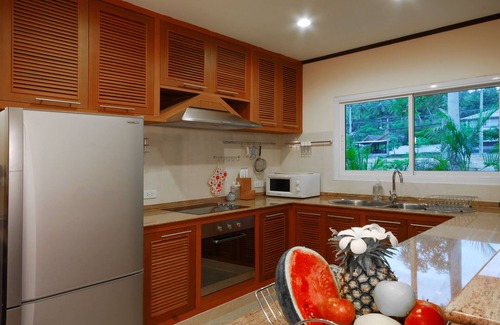 Bang Po Villa | Beachfront Resort: Villa 4-bdr, very spacious, only 20m to the beach.