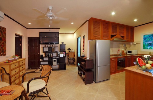 Bang Po Villa | Beachfront Resort: Villa 4-bdr, very spacious, only 20m to the beach.