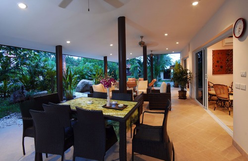 Bang Po Villa | Beachfront Resort: Villa 4-bdr, very spacious, only 20m to the beach.