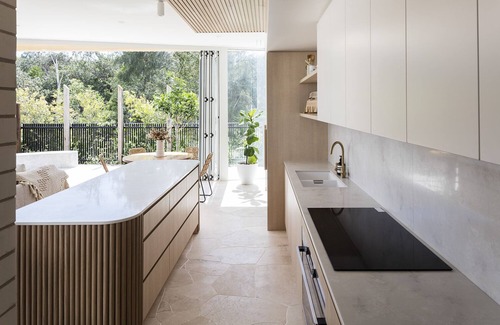 Marcoola House | Beachfront | Scooters | Pet +Kids | Cafes & Shops