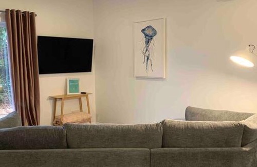 White Beach Apartment | Beachfront self contained studio
