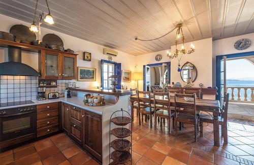 Spetses Villa | Beachfront Spetses spectacular fully equipped traditional Villa families/groups