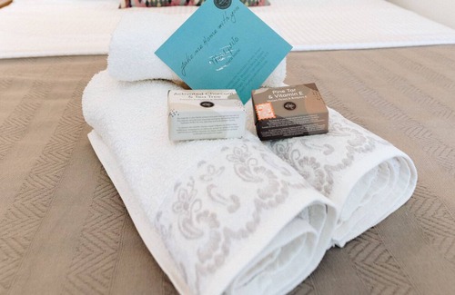 Nea Peramos Apartment | Beachfront Studio with Rooftop Barbecue, Stunning Sea Views, and Smart TV set...