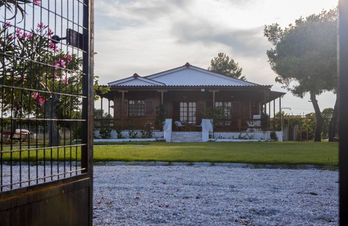 Nea Anchialos Cottage | Beachfront ThemiLia, Luxury House