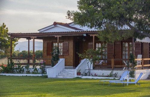 Nea Anchialos Cottage | Beachfront ThemiLia, Luxury House