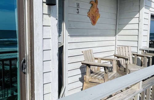 East End House | BEACHFRONT and DOG FRIENDLY nCome watch the dolphins play!