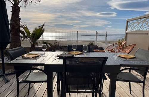 Le Grau-dʼAgde Villa | Beachfront Villa with Terrace, 4 Guests – Grau d’Agde