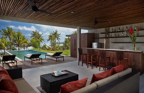Cemagi Villa | Beachfront1, 3 Bedroom Villa, Car+Driver, Cemagi
