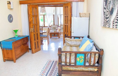 Malindi House | Beachside 2-bedroom cottage in beach resort with AC, Wi-Fi, Restaurant & Bar