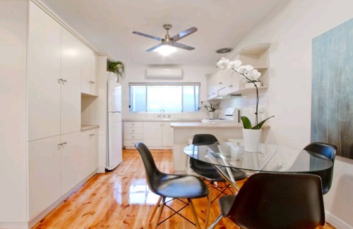 Grange Villa | Beachside and 15mins to city. Perfect for LIV Golf, 4 mins away. Pet Friendly!