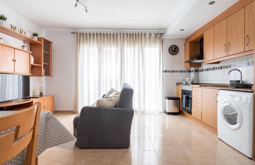 Sagunto Apartment | Beachside Bliss: Cozy 2BR Apartment, 80m from Sand, WiFi, AC/Heating
