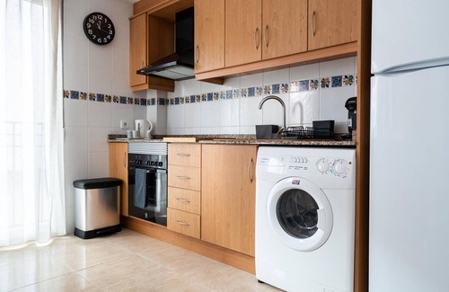 Sagunto Apartment | Beachside Bliss: Cozy 2BR Apartment, 80m from Sand, WiFi, AC/Heating