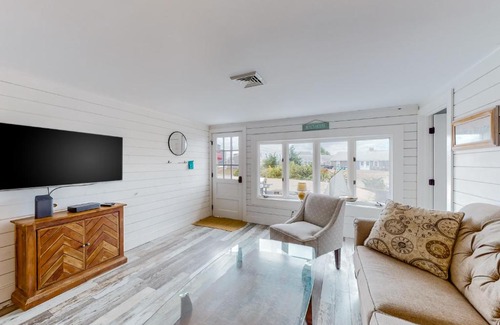 West Dennis House | Beachside Bungalow - A