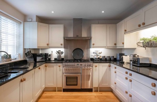 Chillington House | Beachside family house sleeps 8 pet friendly