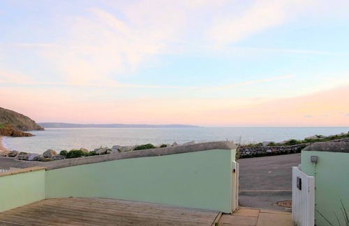 Chillington House | Beachside family house sleeps 8 pet friendly