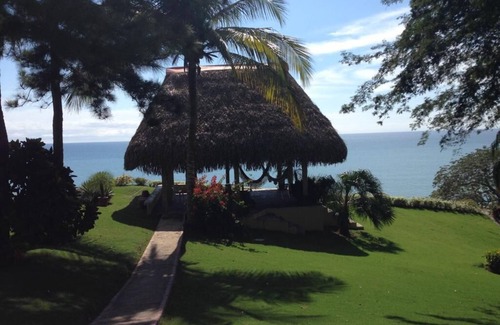 Rio Hato Cottage | Beachside Getaway: Pool, Cliffside Views, and Direct Beach Access