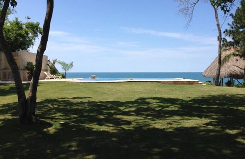 Rio Hato Cottage | Beachside Getaway: Pool, Cliffside Views, and Direct Beach Access