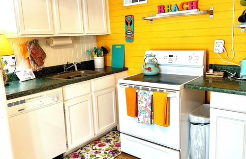 Tybee Island Apartment | Beachside Hideaway: Cozy Retreat Steps from Tybee’s South Beach