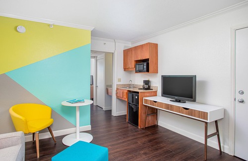 Cocoa Beach Hotel | Beachside Hotel & Suites Cocoa Beach - Port Canaveral