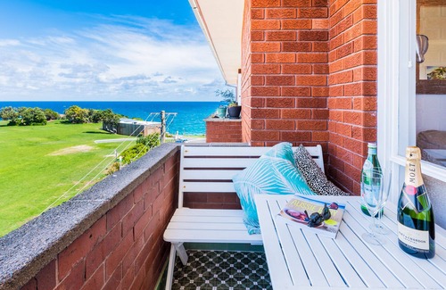 Tamarama Apartment | Beachside lookout close to Bondi Beach
