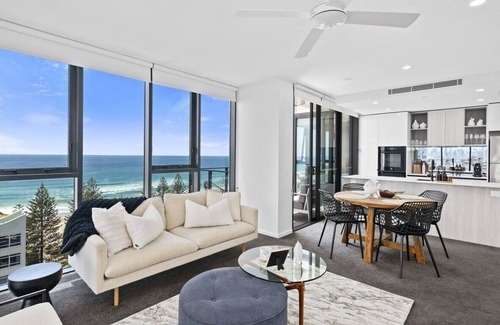 Burleigh Heads Apartment | Beachside Luxury in Burleigh Heads!