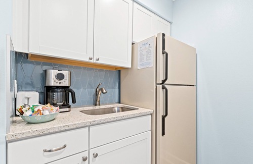 Sea Trail Condo | Beachside resort condo with screened balconies & golf