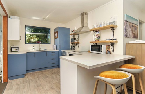 Westport Cottage | Beachside with bike trail access and fibre. Winter and weekly discounts now on.