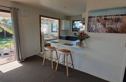 Westport Cottage | Beachside with bike trail access and fibre. Winter and weekly discounts now on.