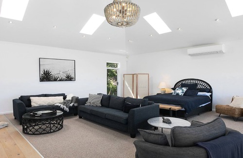 Copacabana House | BEACHVIEW SPECTACULAR | Amazing views, fireplace, close to the beach | Accom Holidays