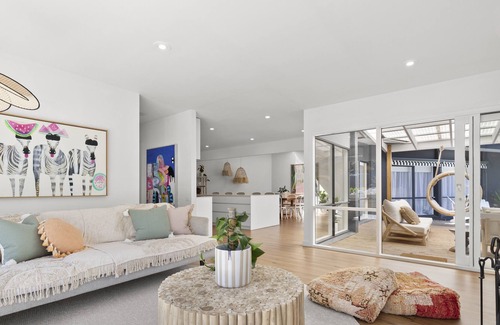 Mount Eliza House | Beachwood, Family enteratainer, sleeps 14, quiet and ptivate location