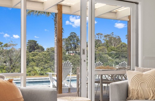 Mount Eliza House | Beachwood, Family enteratainer, sleeps 14, quiet and ptivate location
