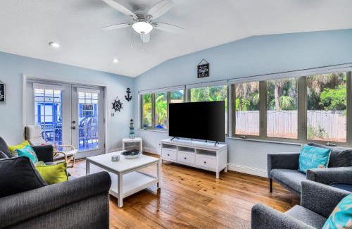 Largo House | Beachy Bungalow