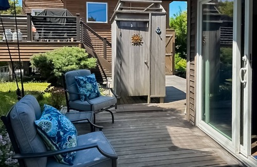 Ocean Bay Park Apartment | Beachy cottage steps from ocean with A/C & outdoor shower