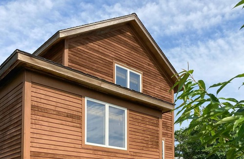 Ocean Bay Park Apartment | Beachy cottage steps from ocean with A/C & outdoor shower