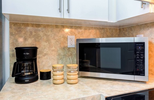 West Little Havana Apartment | Beachy Living - Sleep 8 - Best Location - BBQ & Patio