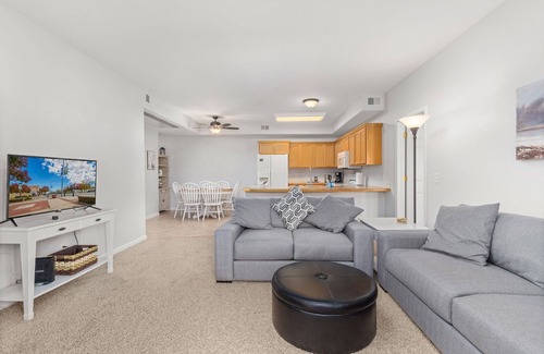 Windsor Condo | Beacon at the Lakes - Cozy & Bright 2bd/2ba Ground Level Condo
