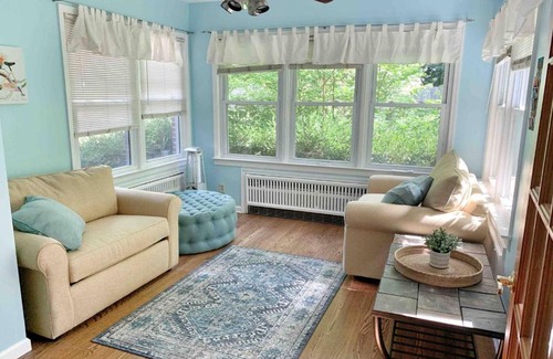 Beacon House | Beacons Great Getaway Near hike, parks, shops and art