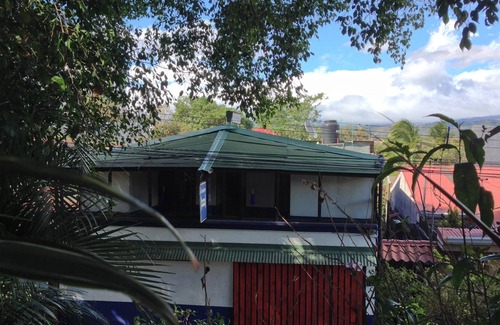 Rio Segundo Cabin | beans & coffee A simple cozy guesthouse 1/2 Km East from SJO int. airport.