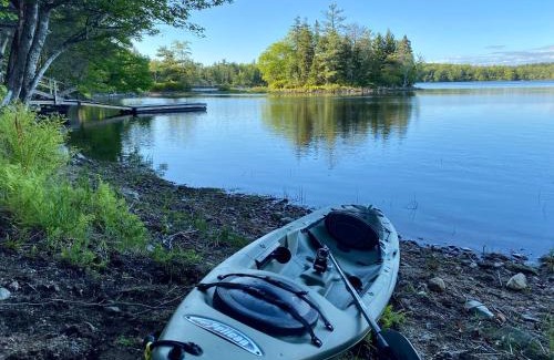 Kemptville House | Bear Cabin - Forest Retreat nearby Lake - not on waterfront