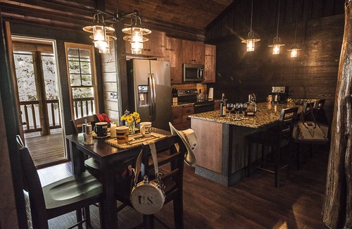 Jardine Cabin | Bear Creek Cabin 2 - 2 bed, 2 bath cabin, sleeps 6
