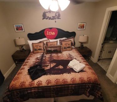 Mount Ida House | Bear Den on Lake Ouachita 2BR Condo at Mountain Harbor Resort