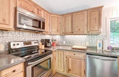 Mill Ridge House | Bear Haven- NEW PROPERTY LISTING- Mountain House, Affordable, Pet Friendly, Seasonal Pool, Tennis.