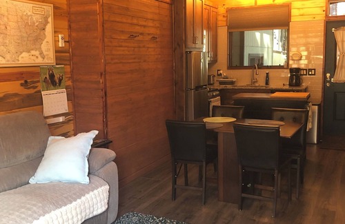 Sherwood - Tualatin South Cabin | Bear Lodge - Heart of Wine Country