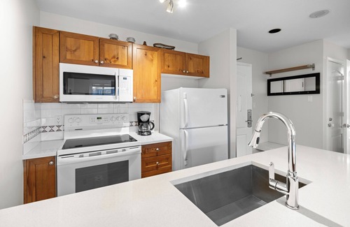 Whistler Village Condo | Bear Lodge One Bedroom by MVA