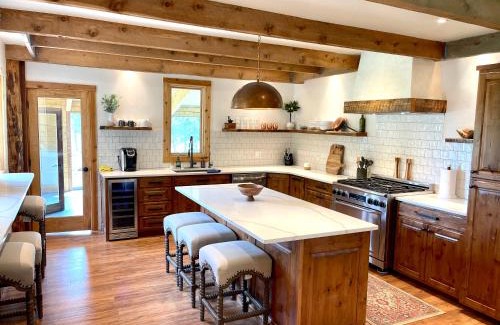 Hailey Ski Chalet | Bear Lodge with private Pool, Hottub, and Sauna!